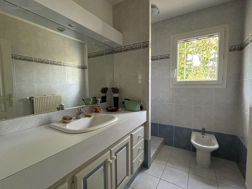 Maison à GENISSIEUX