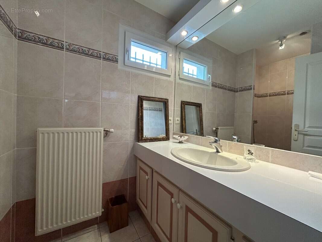 Maison à GENISSIEUX