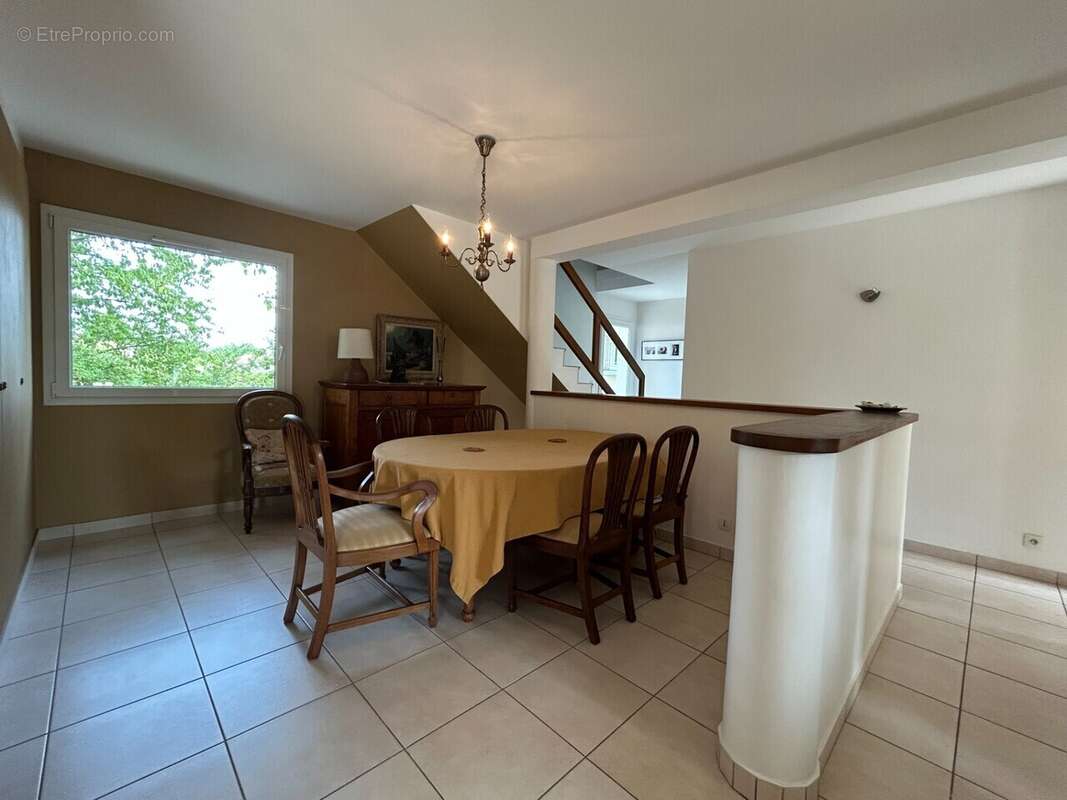 Maison à GENISSIEUX