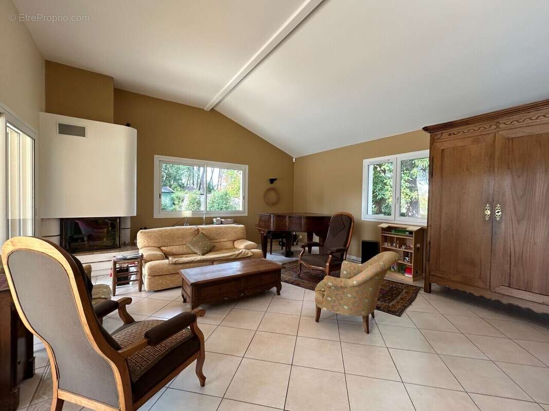 Maison à GENISSIEUX