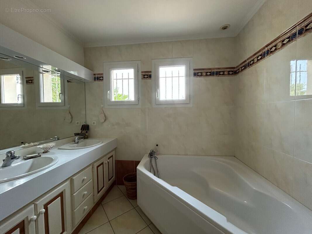 Maison à GENISSIEUX