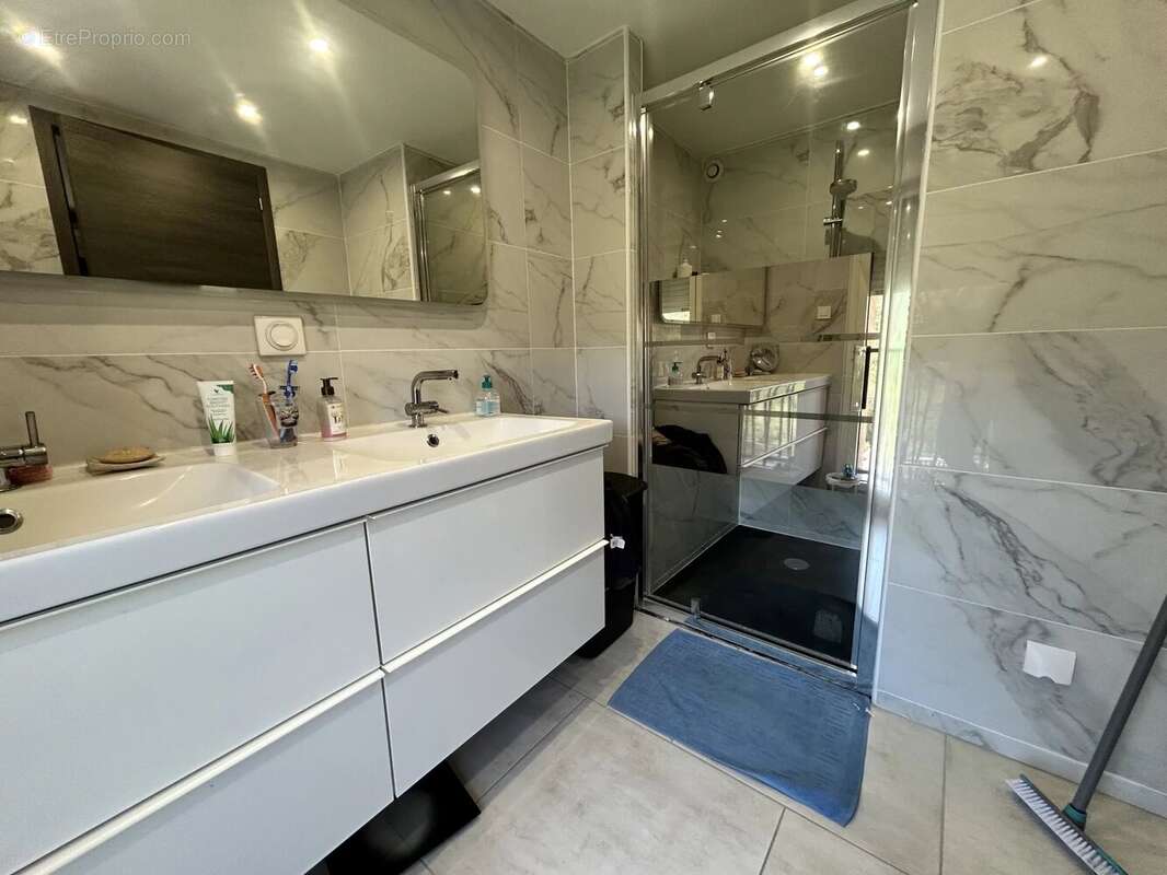 Maison à LES MAYONS