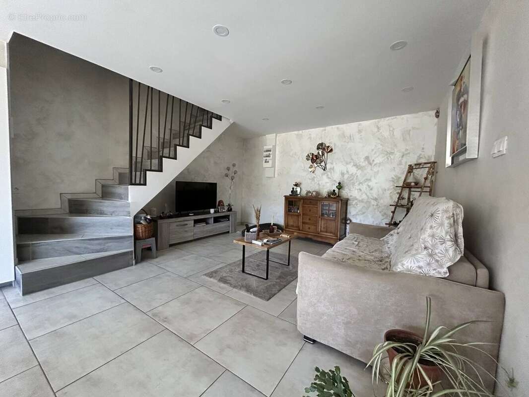 Maison à LES MAYONS