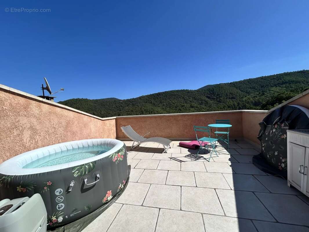 Maison à LES MAYONS