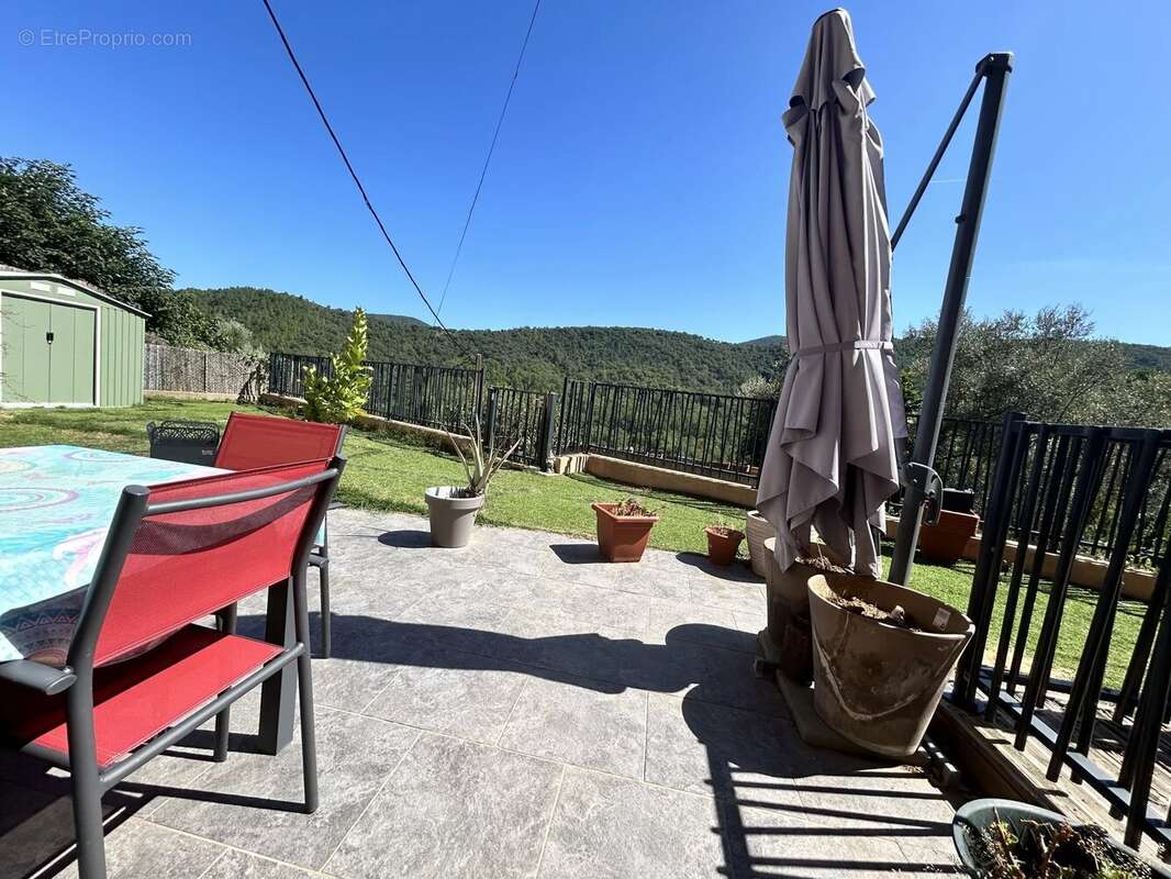 Maison à LES MAYONS