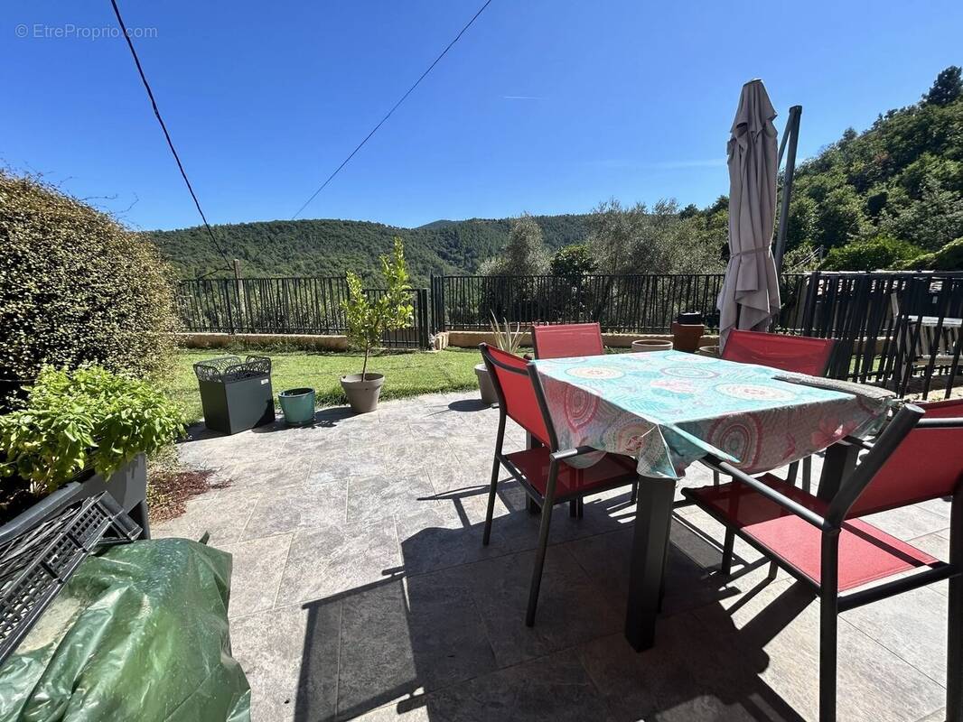 Maison à LES MAYONS