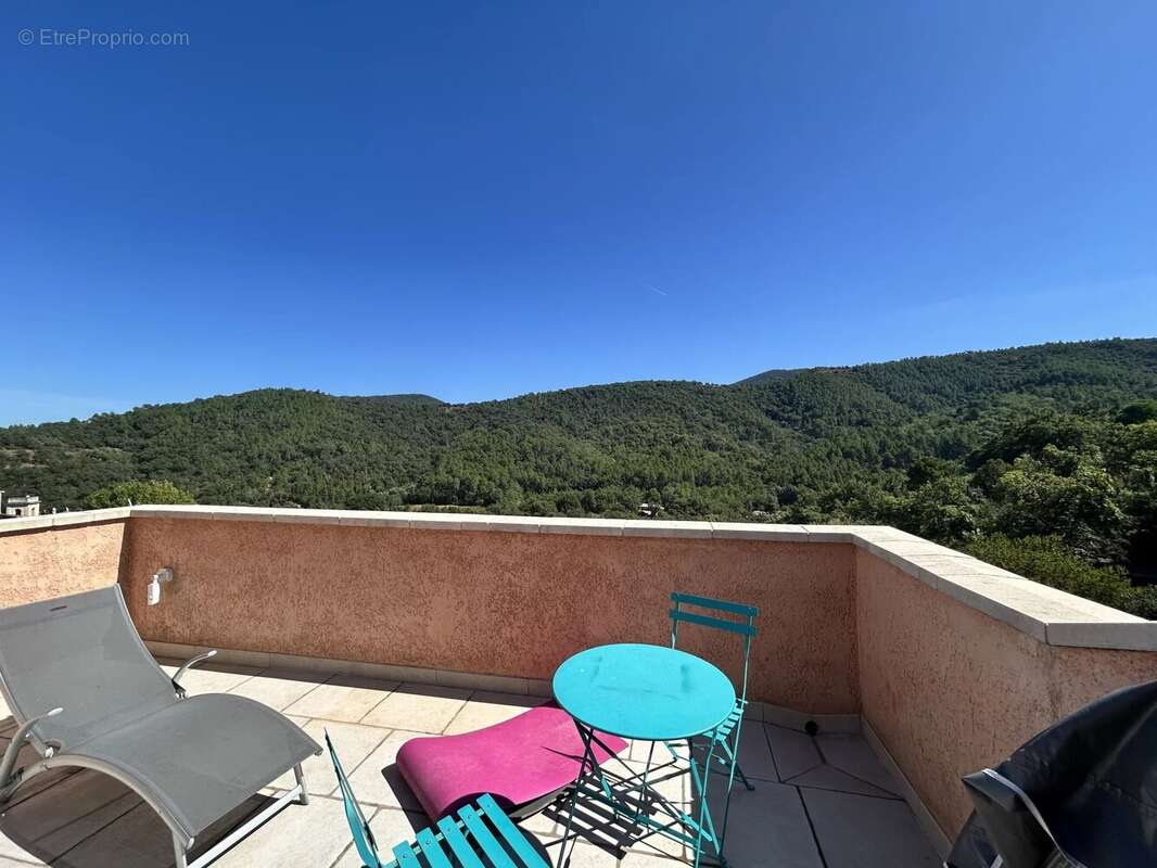 Maison à LES MAYONS