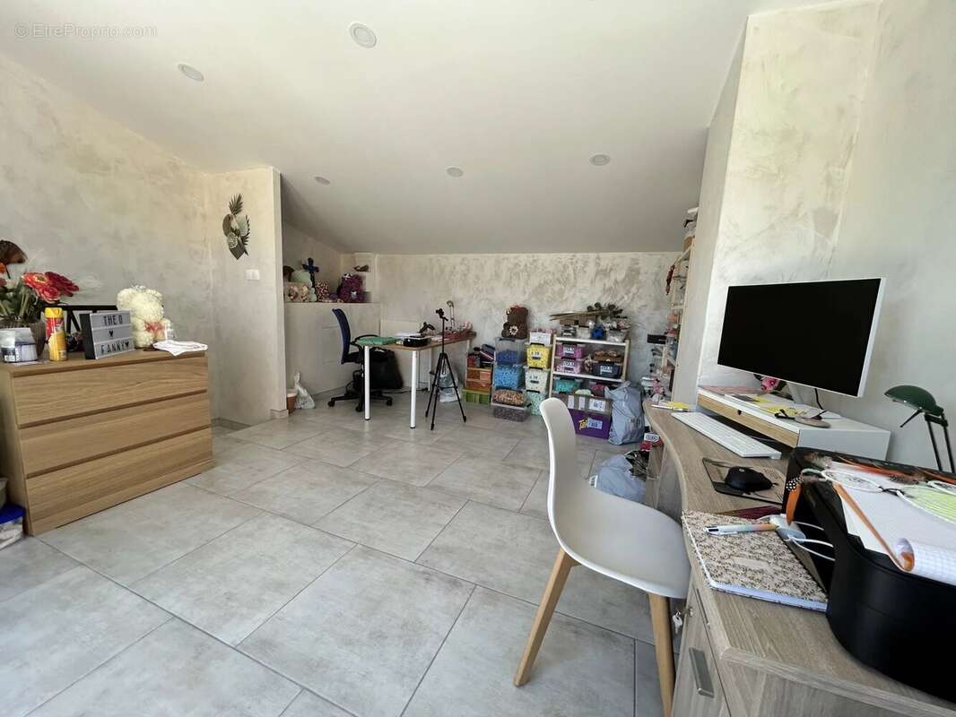 Maison à LES MAYONS