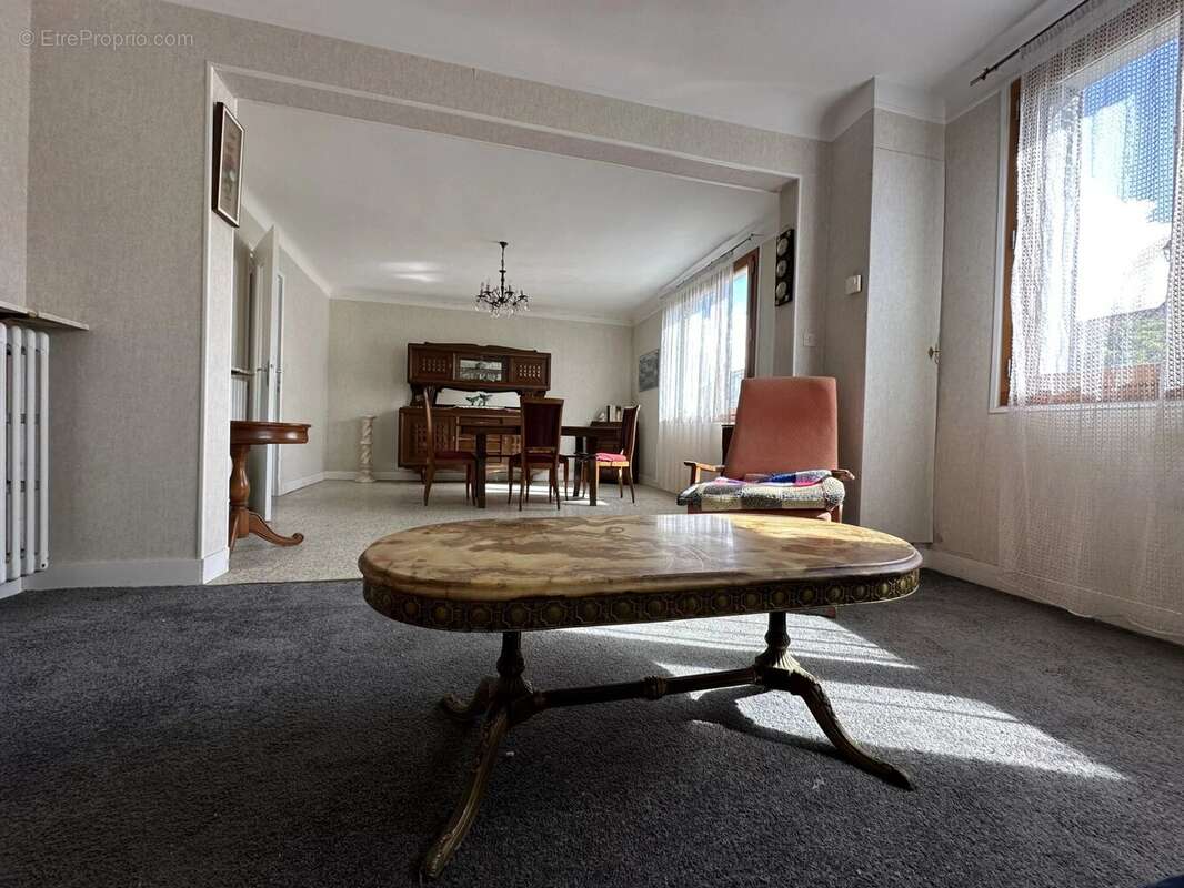 Maison à LE MESNIL-SAINT-DENIS