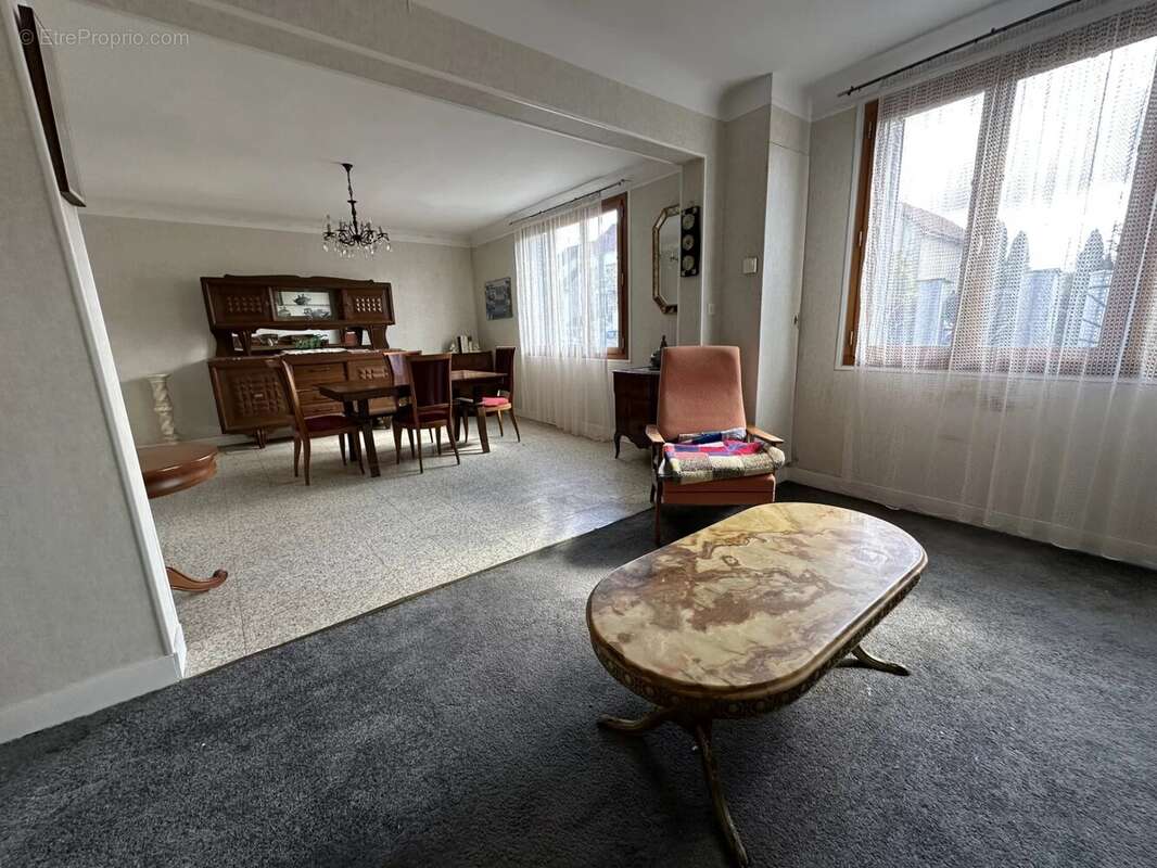 Maison à LE MESNIL-SAINT-DENIS