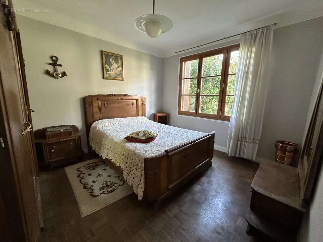 Maison à LE MESNIL-SAINT-DENIS