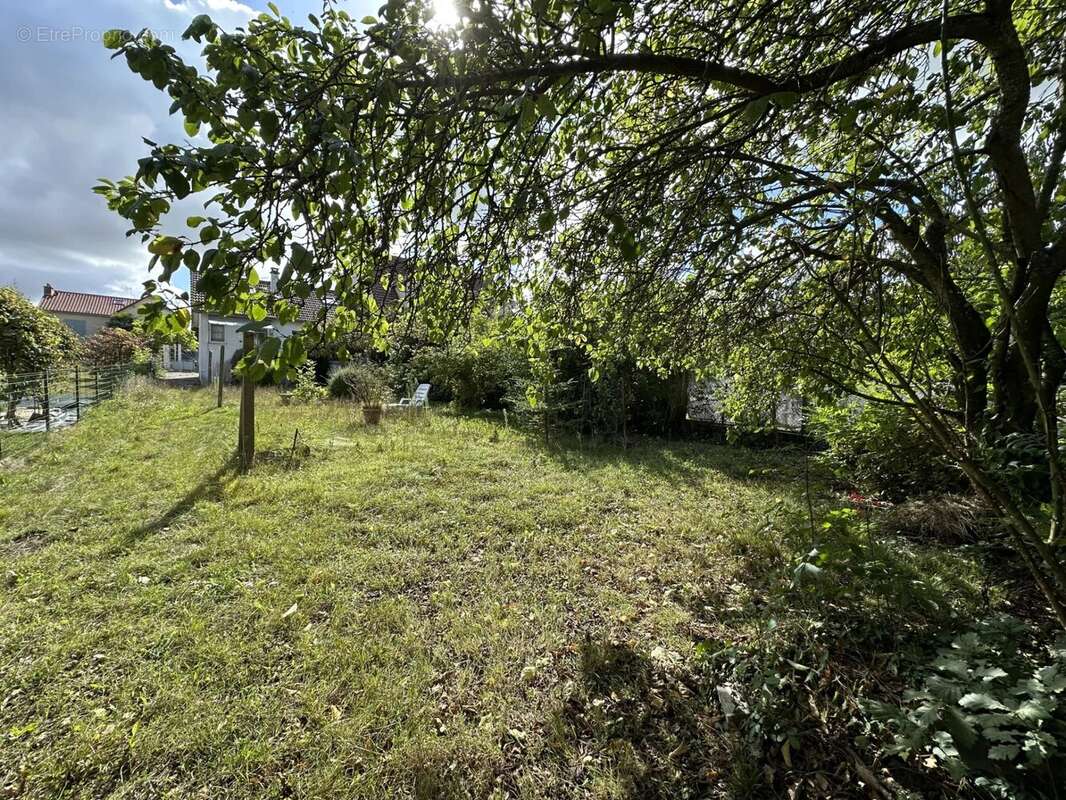 Maison à LE MESNIL-SAINT-DENIS