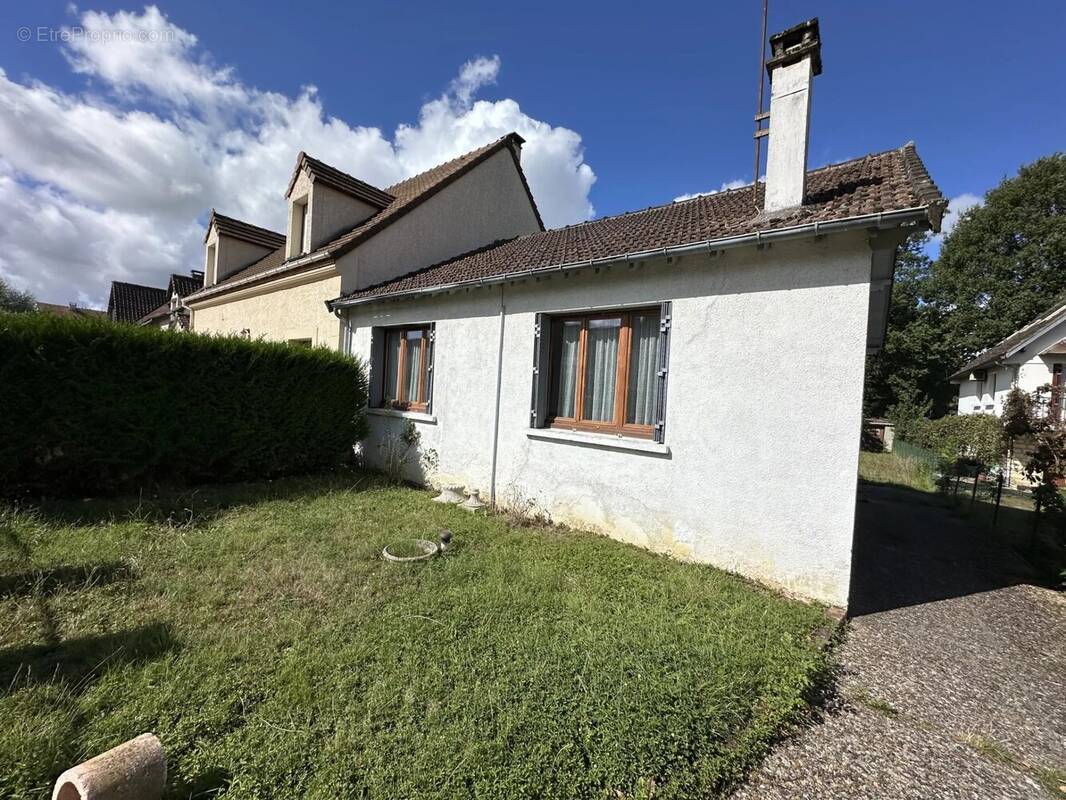 Maison à LE MESNIL-SAINT-DENIS