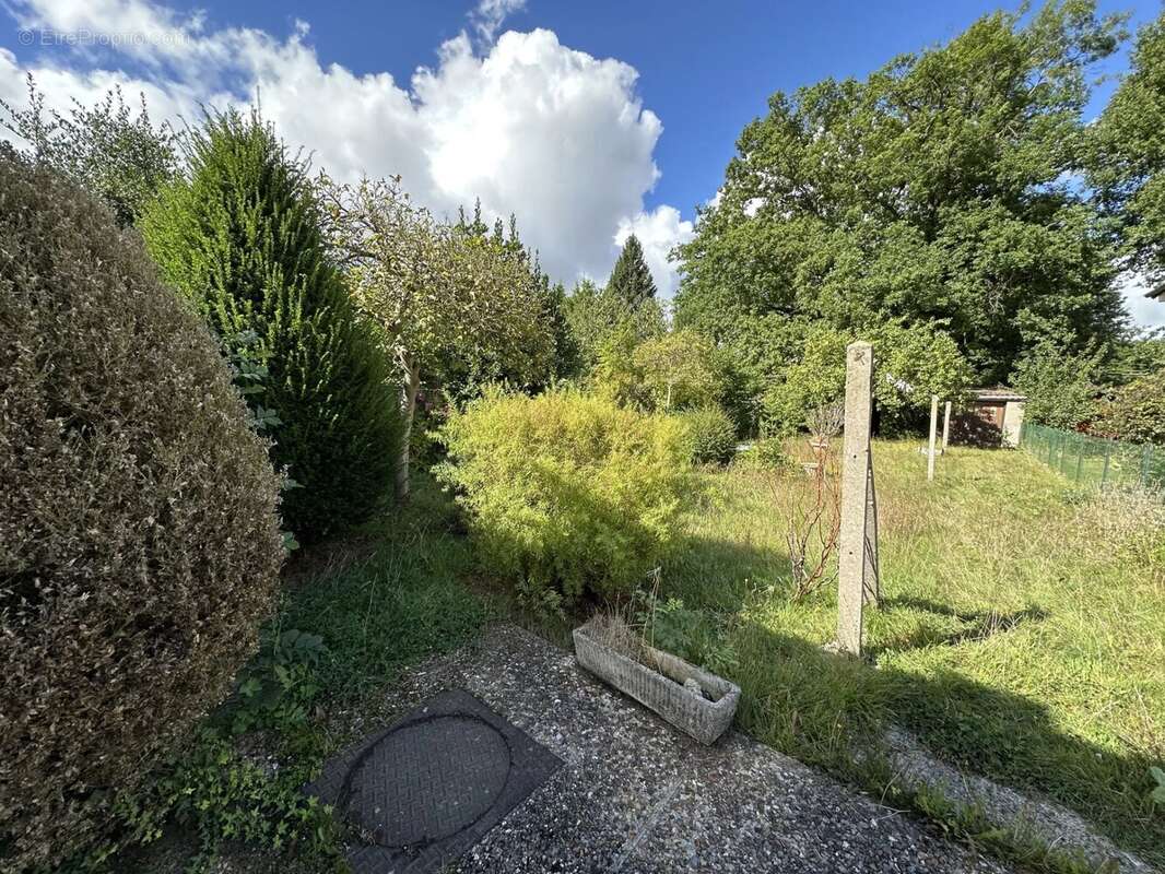 Maison à LE MESNIL-SAINT-DENIS