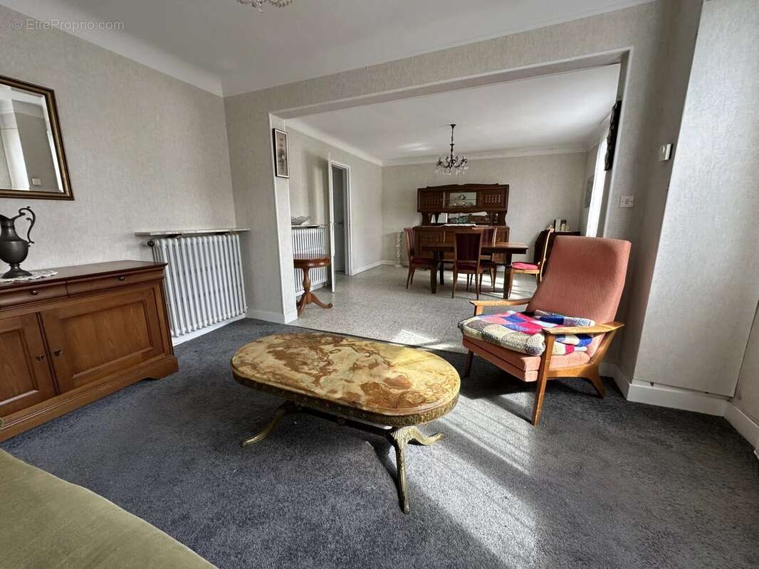 Maison à LE MESNIL-SAINT-DENIS