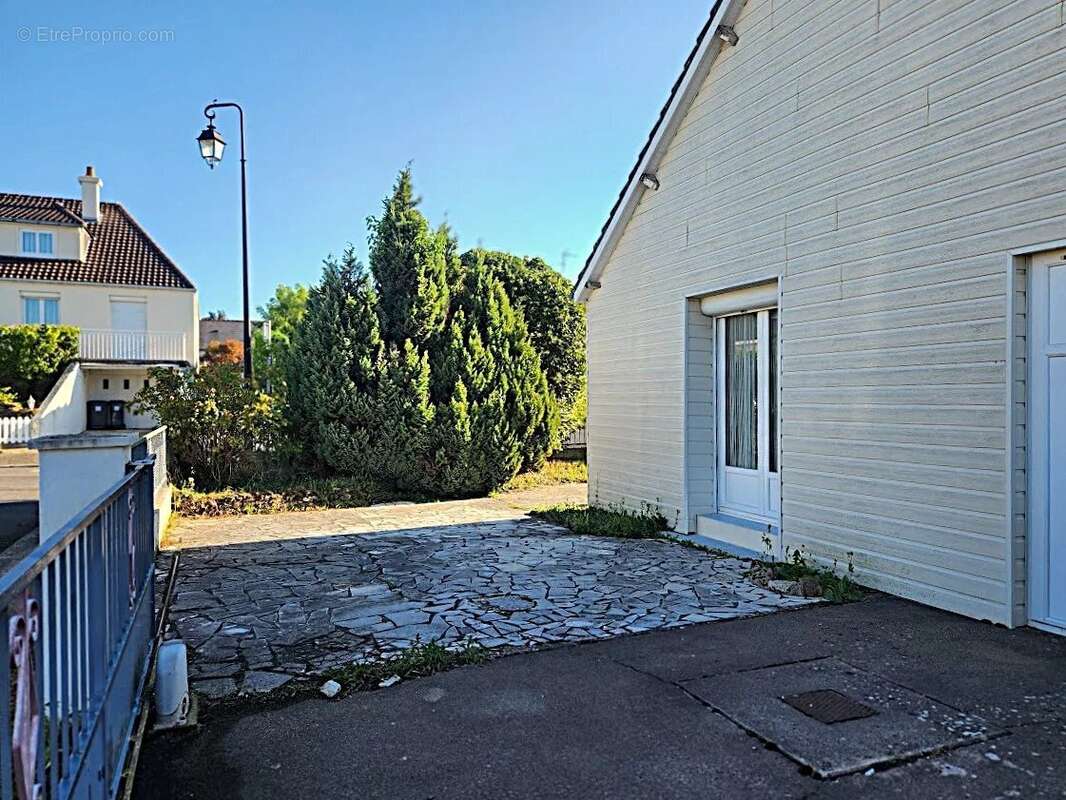 Maison à PARCAY-MESLAY