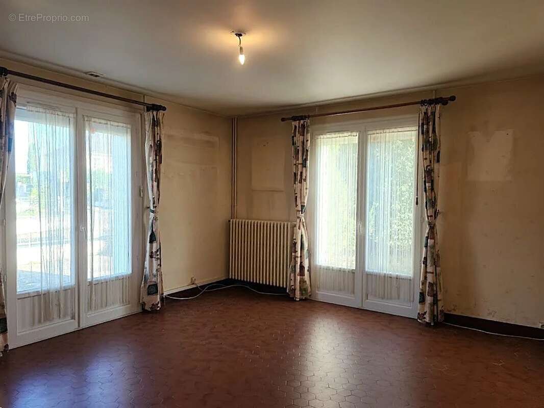 Maison à PARCAY-MESLAY