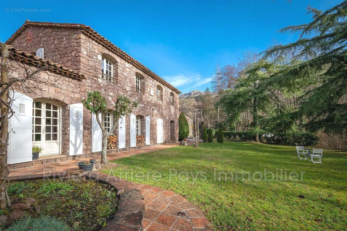 Maison à LA CROIX-SUR-ROUDOULE