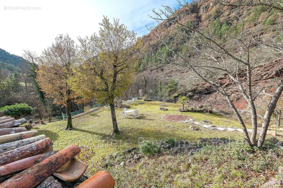 Maison à LA CROIX-SUR-ROUDOULE