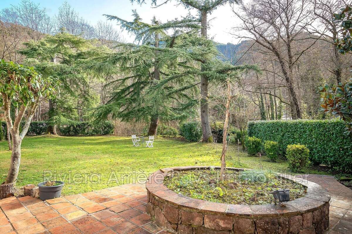 Maison à LA CROIX-SUR-ROUDOULE