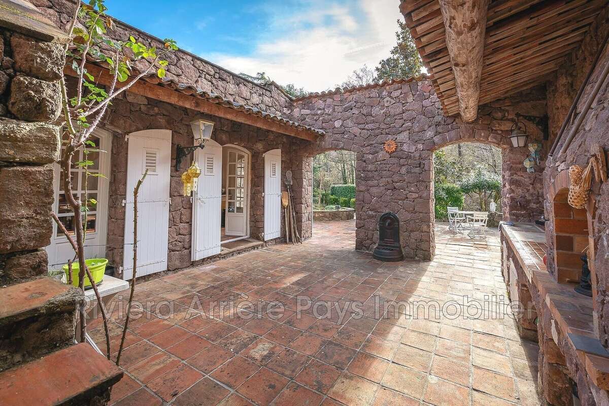 Maison à LA CROIX-SUR-ROUDOULE