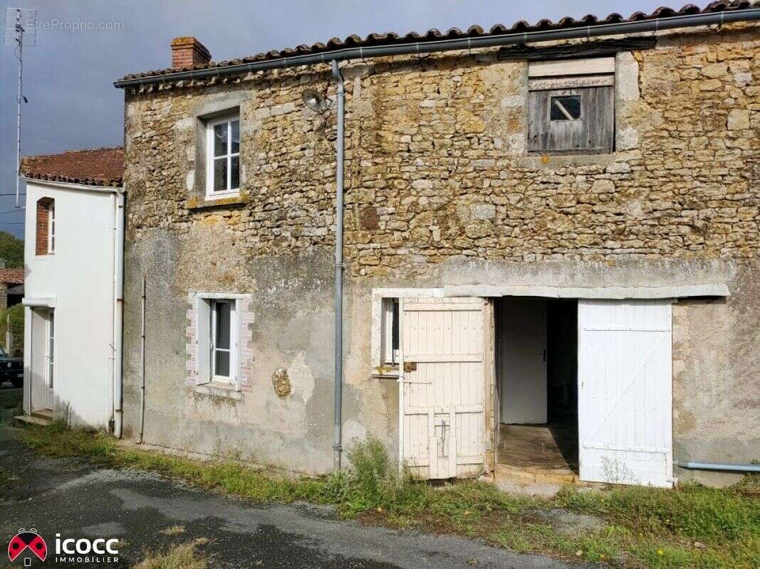 Maison à SAINT-JUIRE-CHAMPGILLON