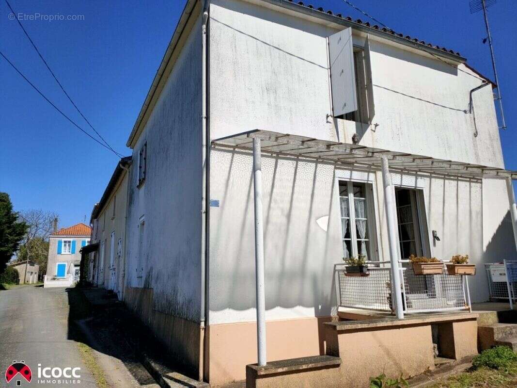 Maison à SAINT-JUIRE-CHAMPGILLON