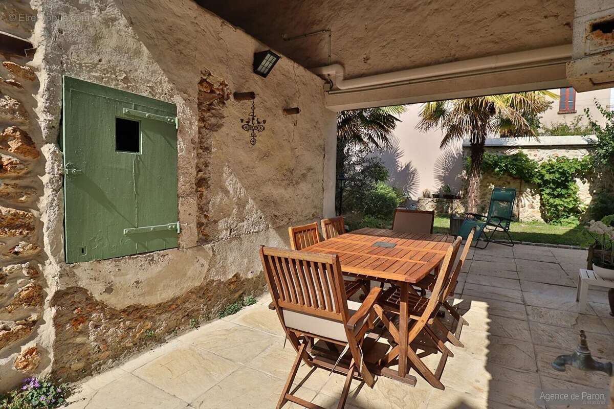 Maison à VERRIERES-LE-BUISSON