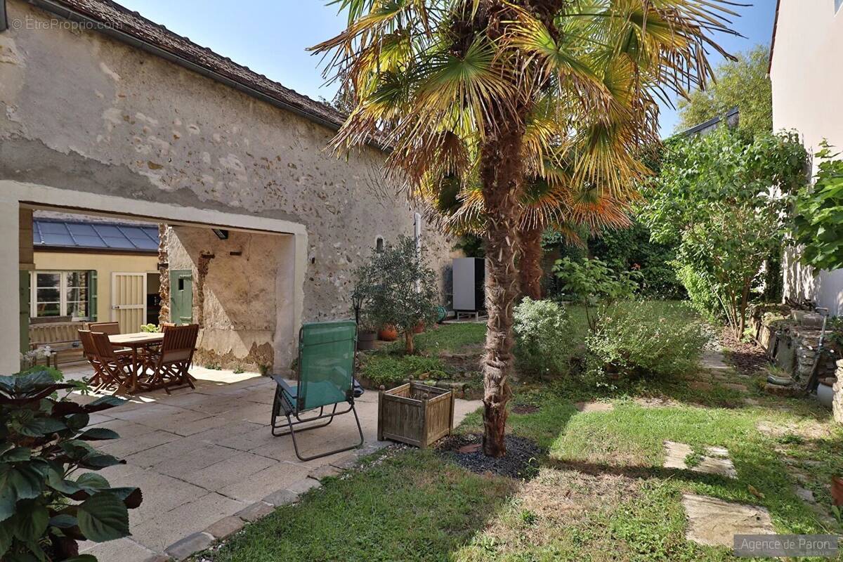 Maison à VERRIERES-LE-BUISSON