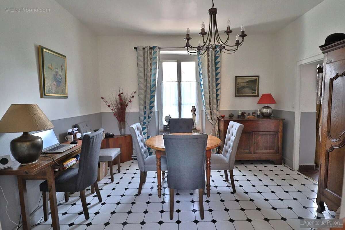 Maison à VERRIERES-LE-BUISSON