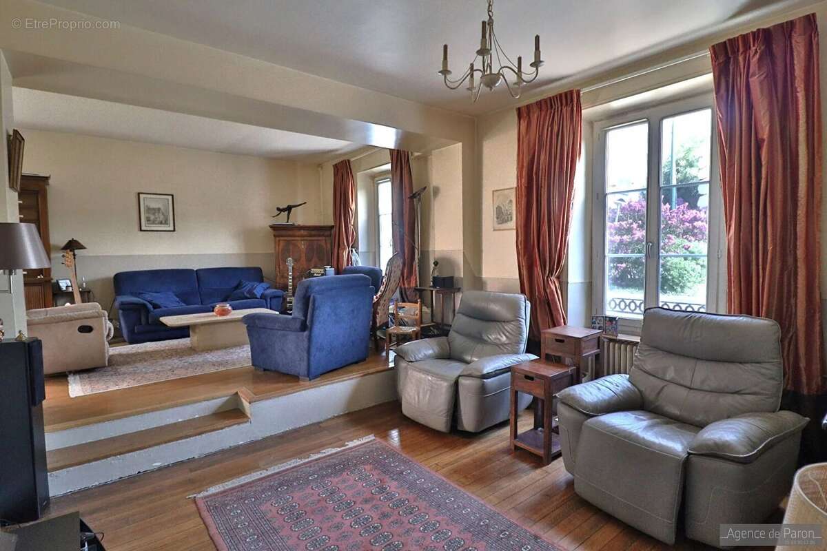 Maison à VERRIERES-LE-BUISSON