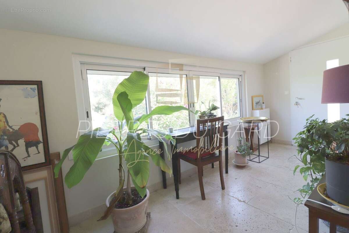 Maison à SAINT-HIPPOLYTE-DE-MONTAIGU