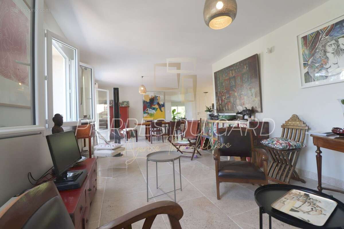 Maison à SAINT-HIPPOLYTE-DE-MONTAIGU