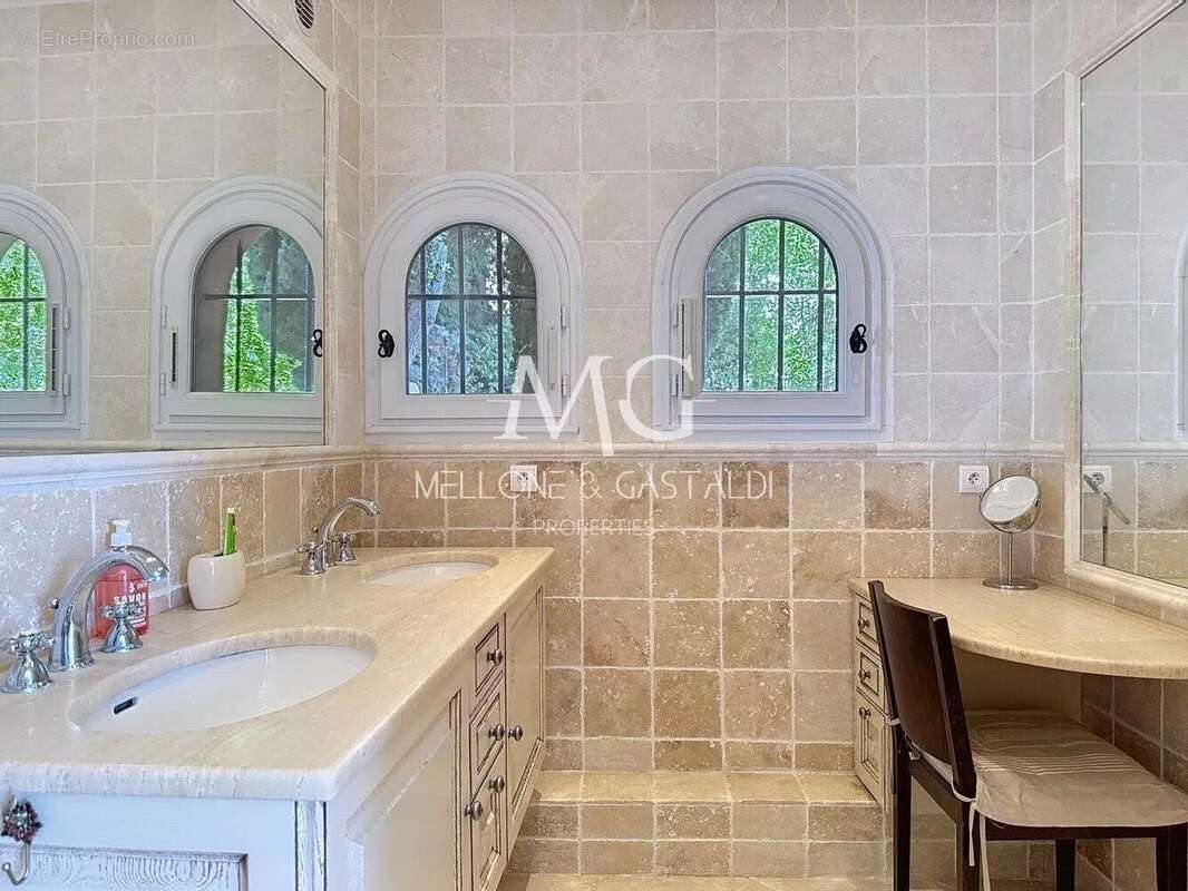 Maison à THEOULE-SUR-MER