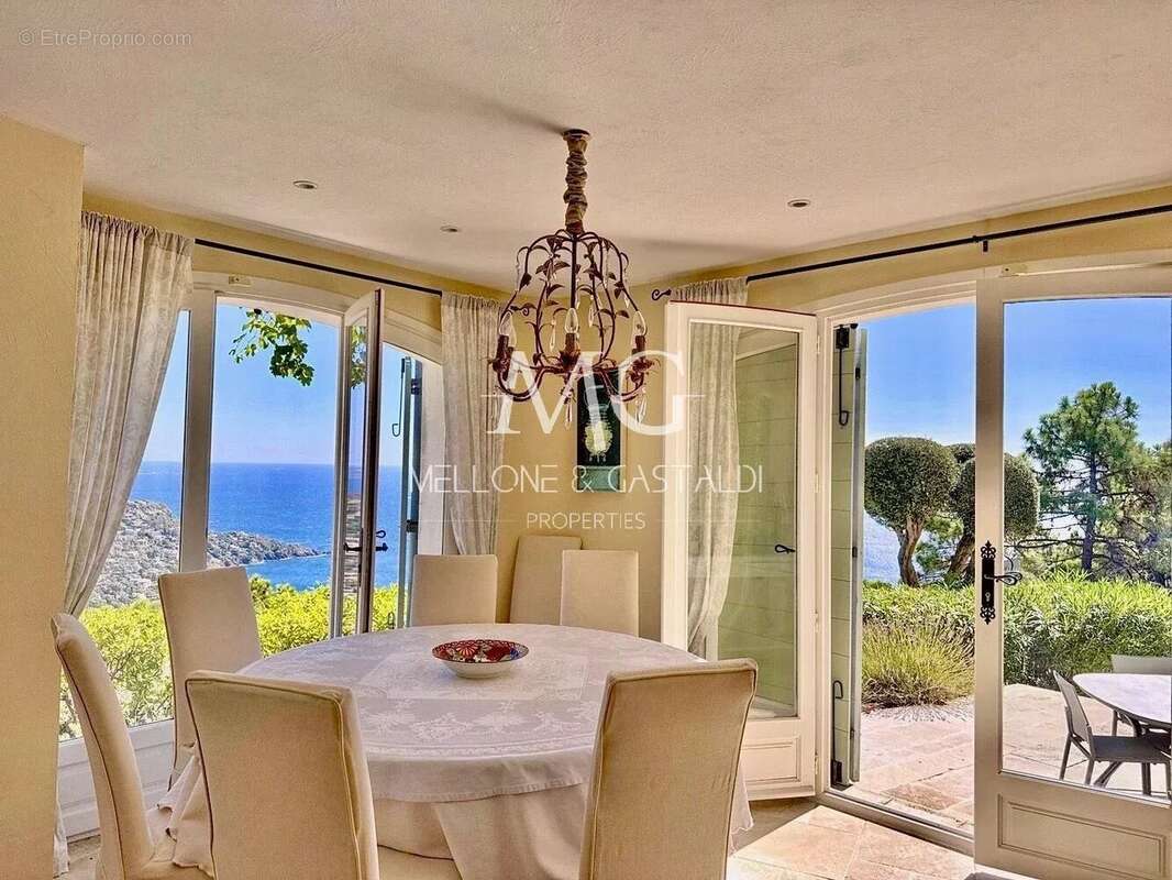 Maison à THEOULE-SUR-MER