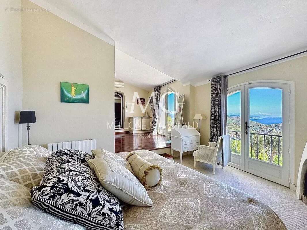 Maison à THEOULE-SUR-MER