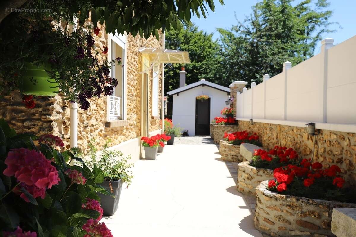 Maison à OZOUER-LE-VOULGIS