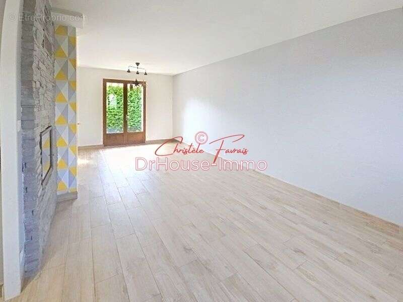 Maison à LOUVIGNE-DU-DESERT