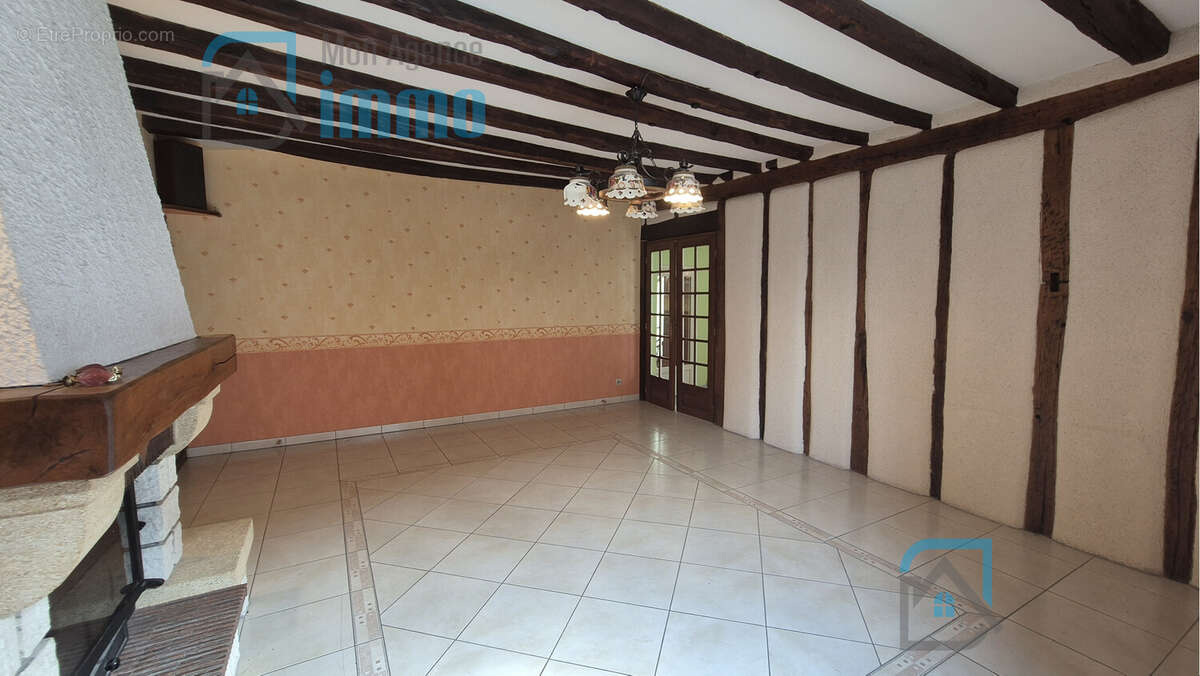 Appartement à MEHUN-SUR-YEVRE