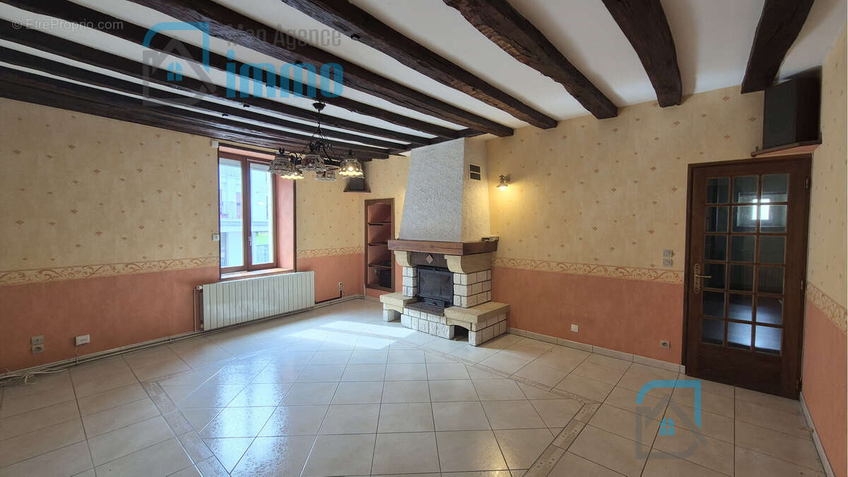 Appartement à MEHUN-SUR-YEVRE