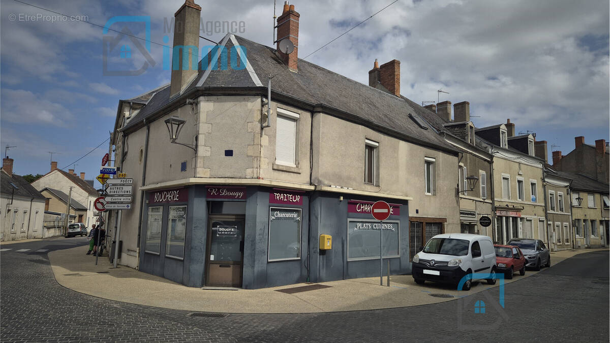 Commerce à MEHUN-SUR-YEVRE