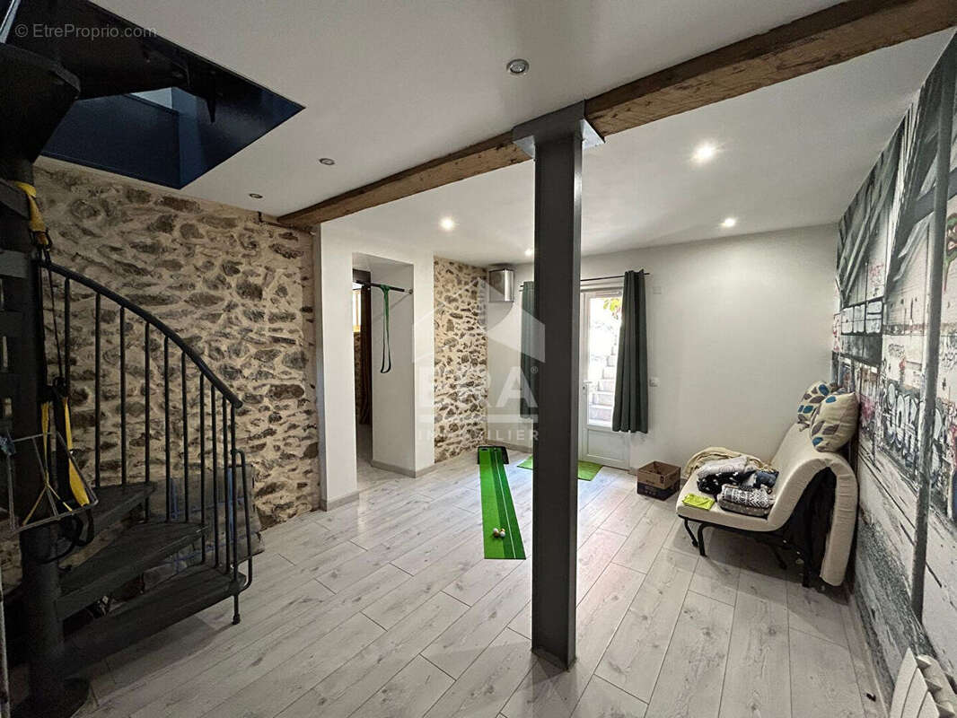 Maison à MONTESQUIEU-DES-ALBERES