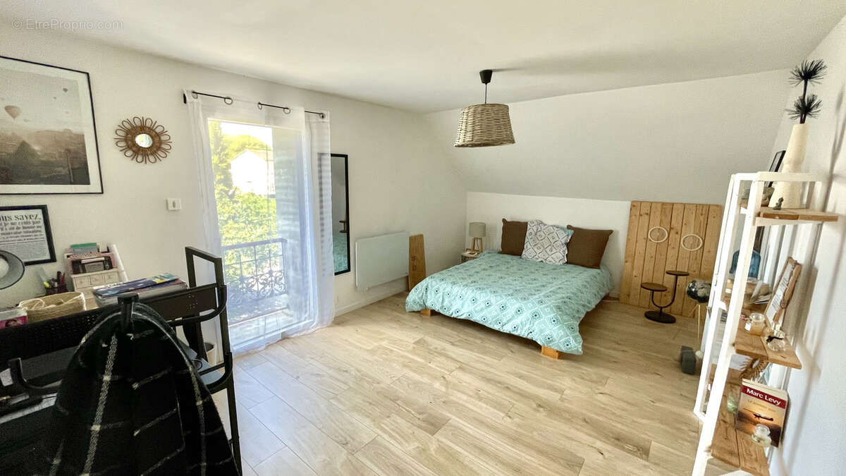 Maison à BECON-LES-GRANITS