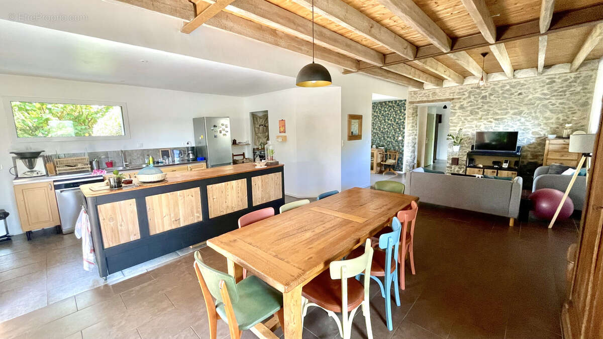 Maison à BECON-LES-GRANITS