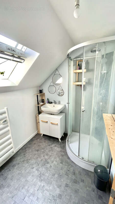 Maison à BECON-LES-GRANITS