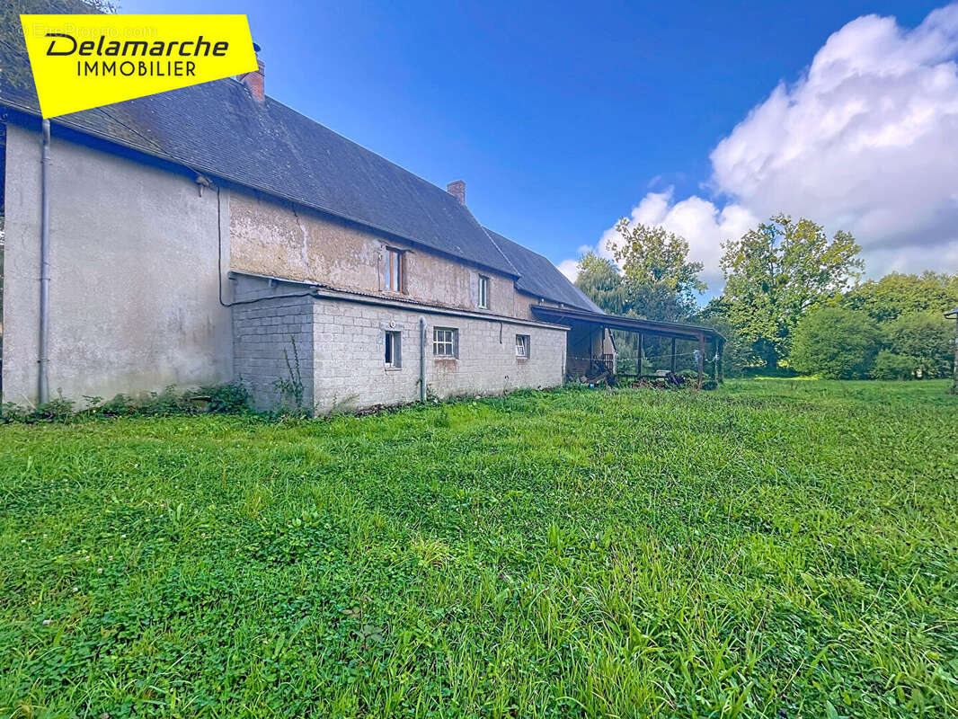 Maison à CERENCES