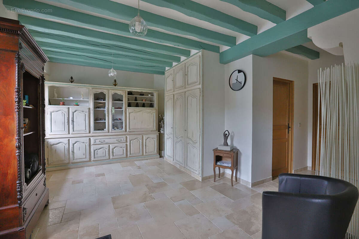 Maison à LA QUEUE-LES-YVELINES