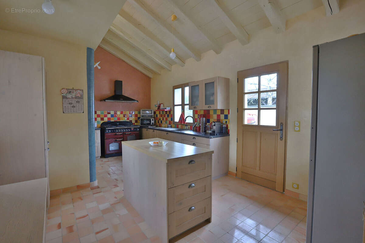 Maison à LA QUEUE-LES-YVELINES