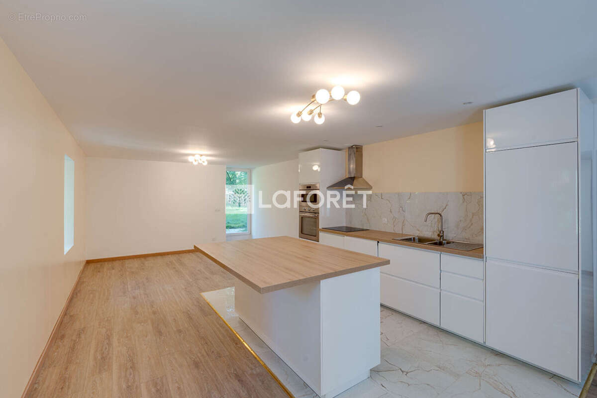 Maison à SAINT-PAUL-EN-CHABLAIS