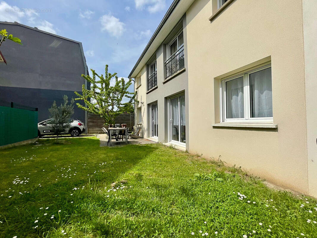 Maison à SARTROUVILLE